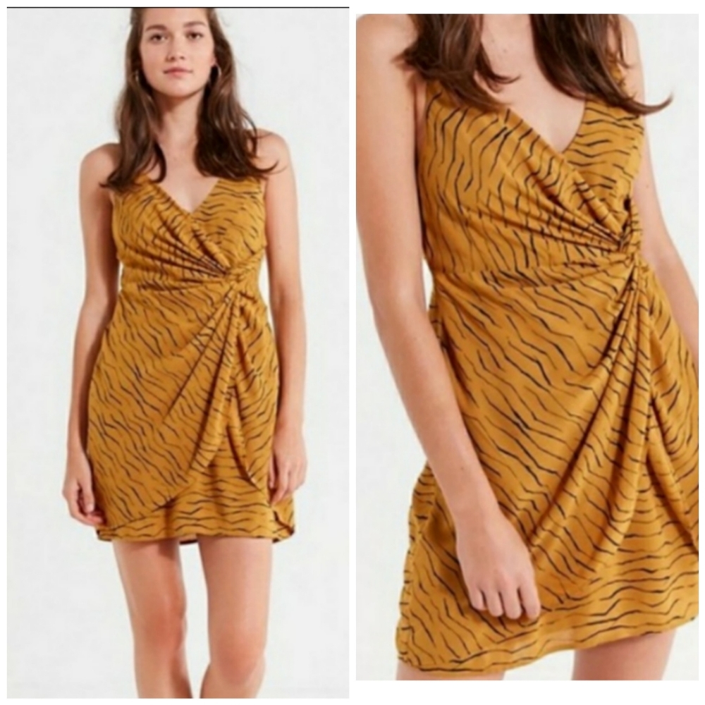 URBAN OUTFITTERS sleeveless dress. Size S
